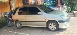Toyota Raum 1999