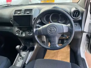 Toyota RAV4 2010 White