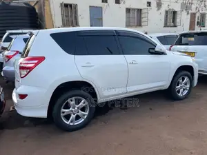 Toyota RAV4 2010 White