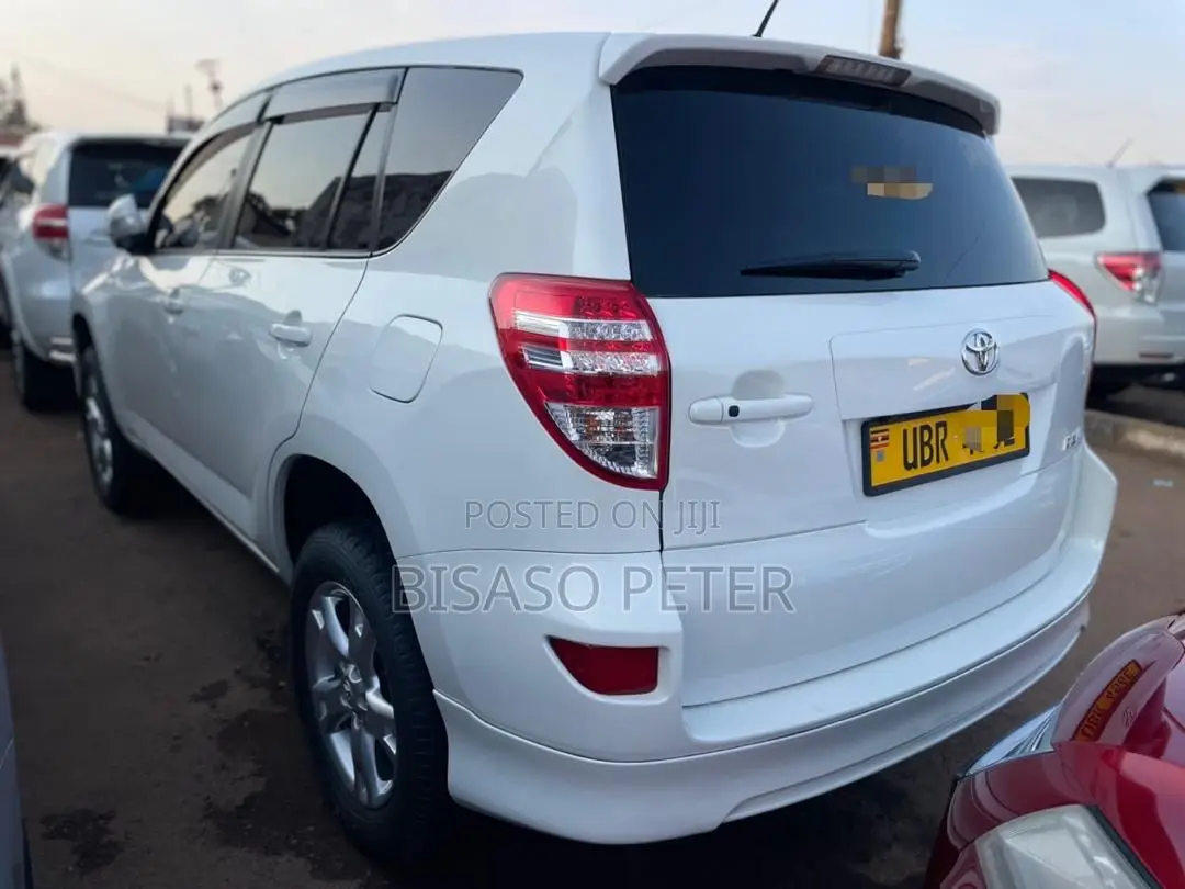 Toyota RAV4 2010 White