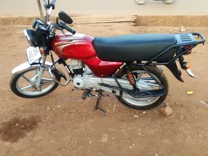 Bajaj Boxer 100 2025 Red