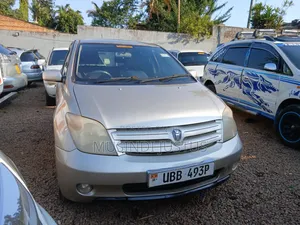 Toyota IST 2006 Gold