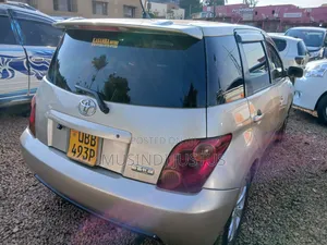 Toyota IST 2006 Gold