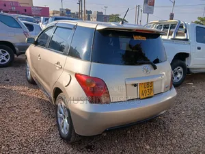 Toyota IST 2006 Gold