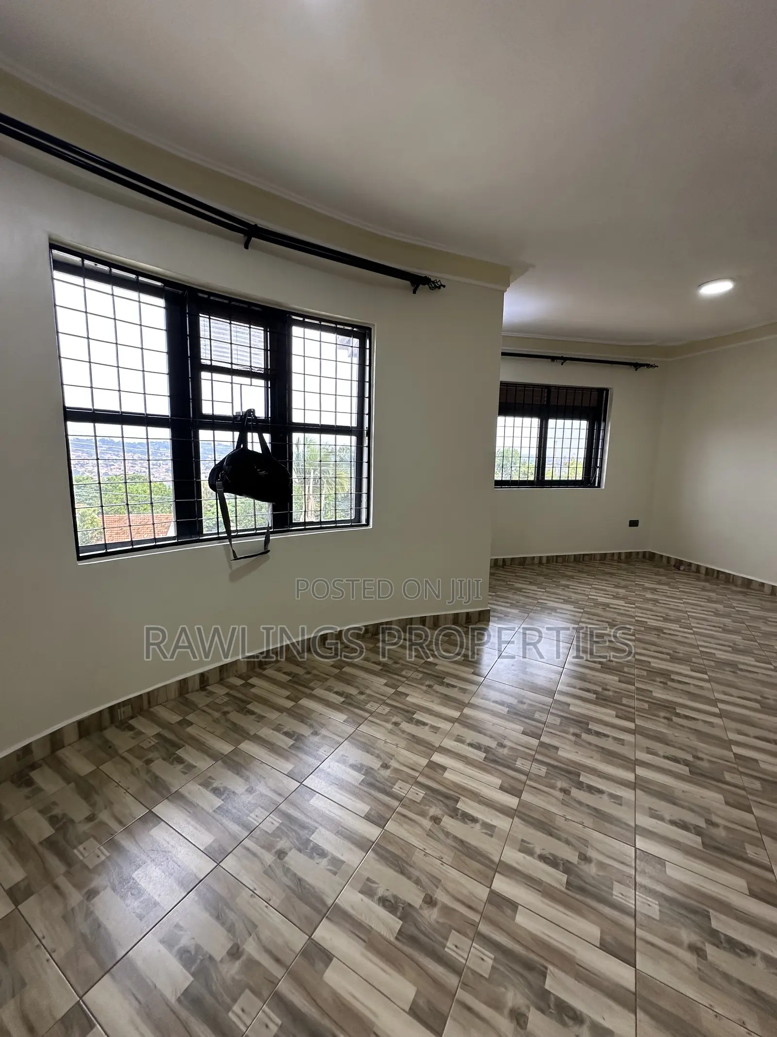 5bdrm Mansion in Diplomat, Makindye for rent