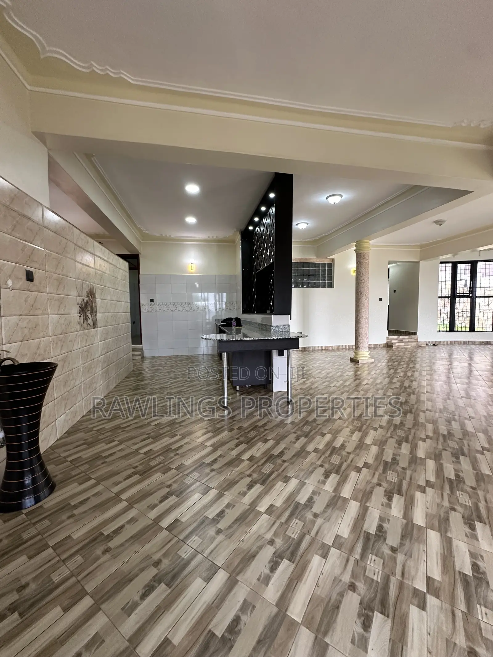 5bdrm Mansion in Diplomat, Makindye for rent