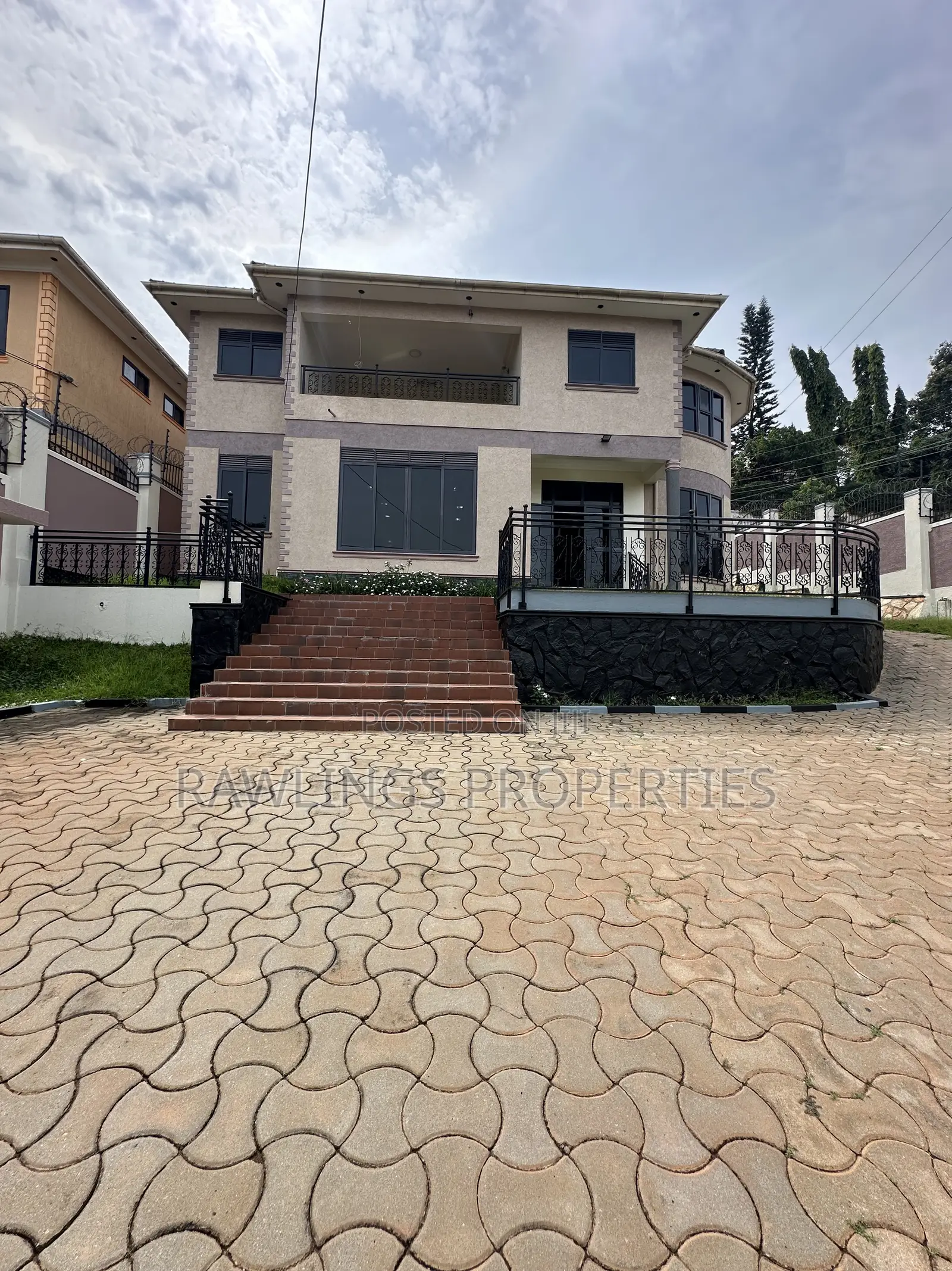 5bdrm Mansion in Diplomat, Makindye for rent