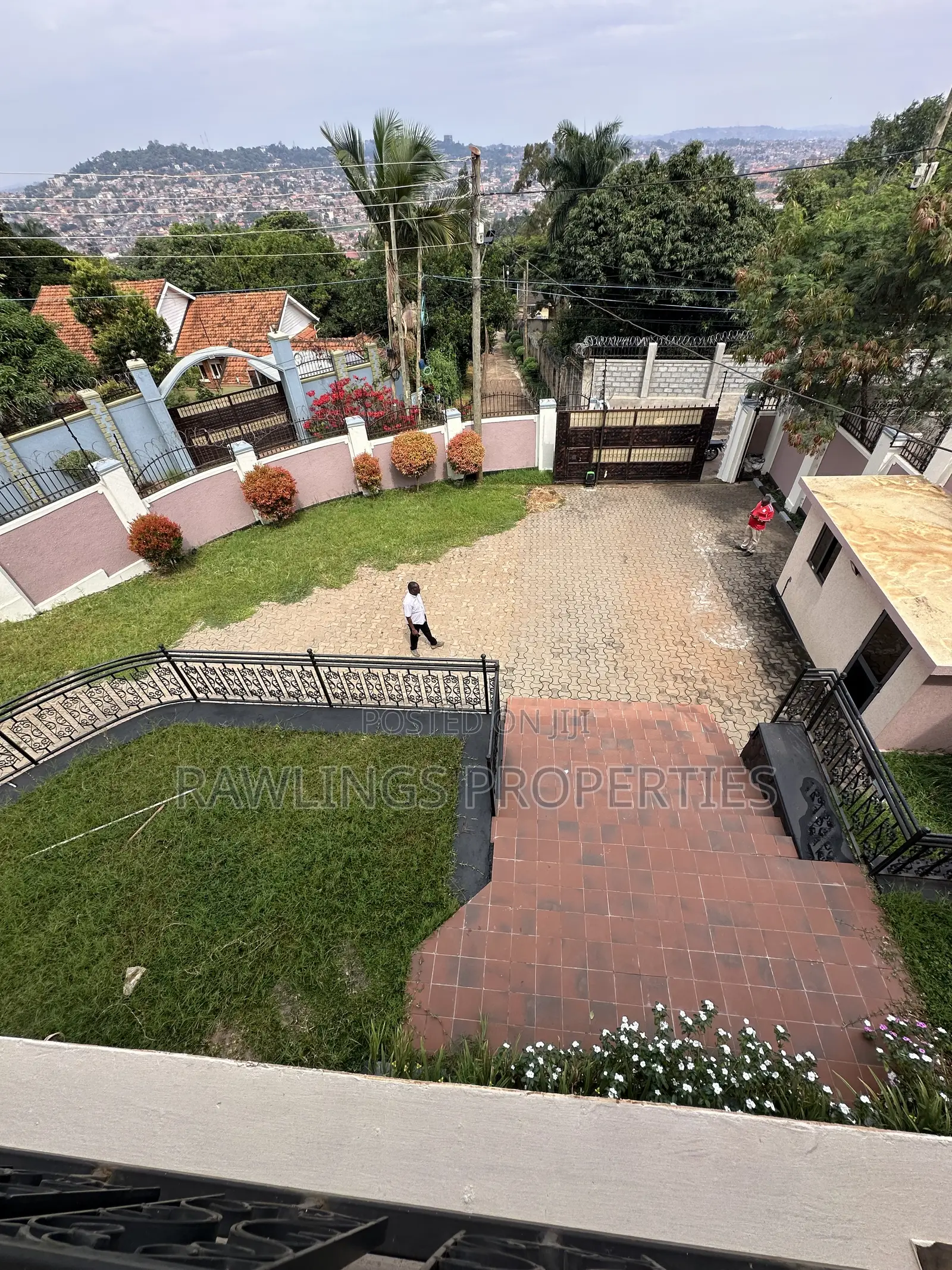 5bdrm Mansion in Diplomat, Makindye for rent