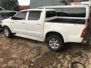 Toyota Hilux 2013 White