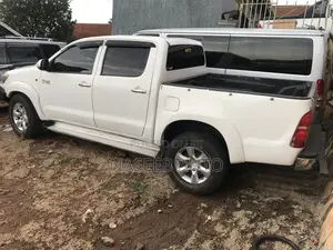 Toyota Hilux 2013 White
