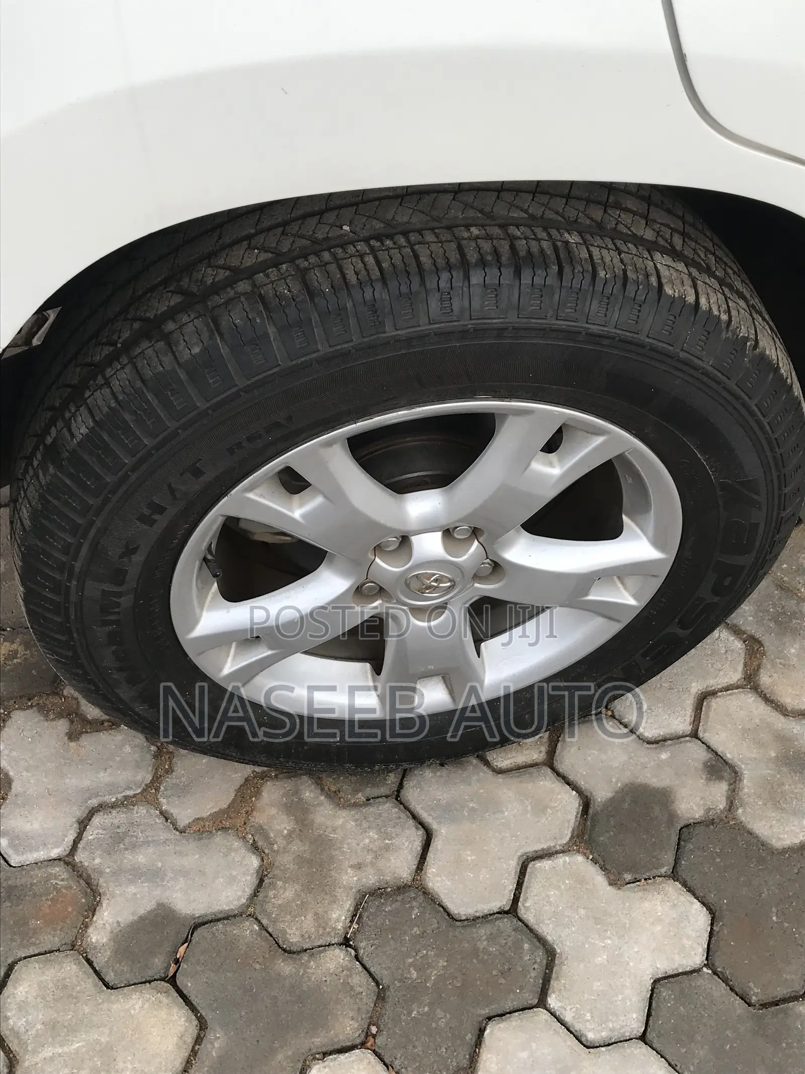 Toyota RAV4 2010 White