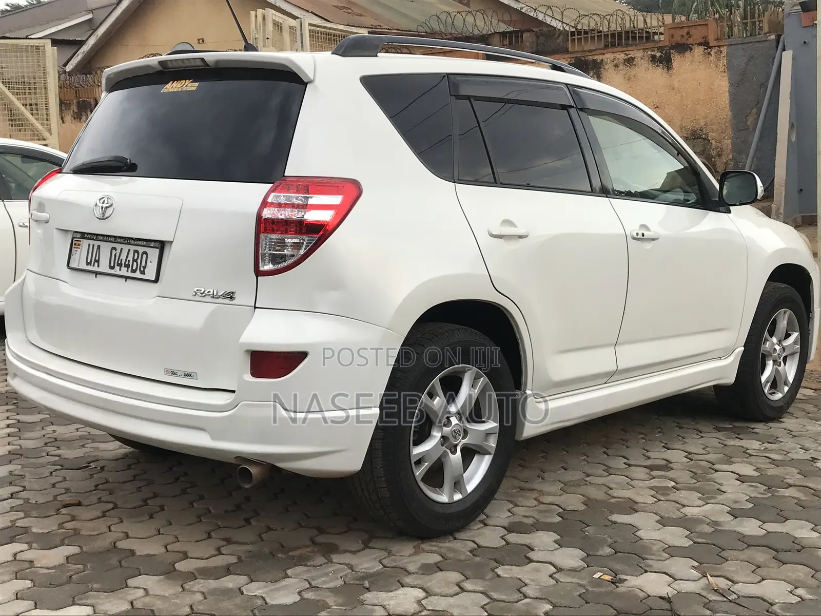 Toyota RAV4 2010 White