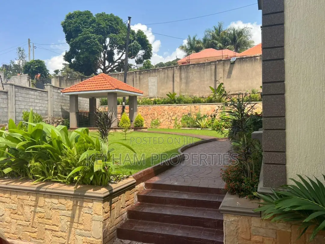 Furnished 6bdrm Duplex in Entebbe Seguku, Central Division for rent