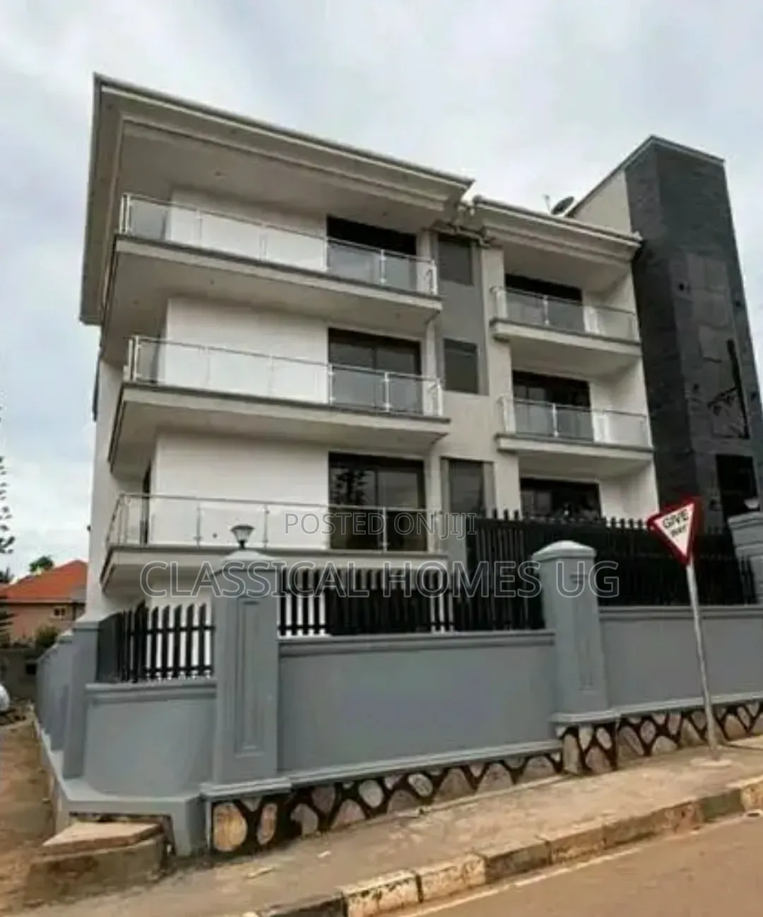 3bdrm Apartment in Lubowa Entebbe Road, Central Division for rent