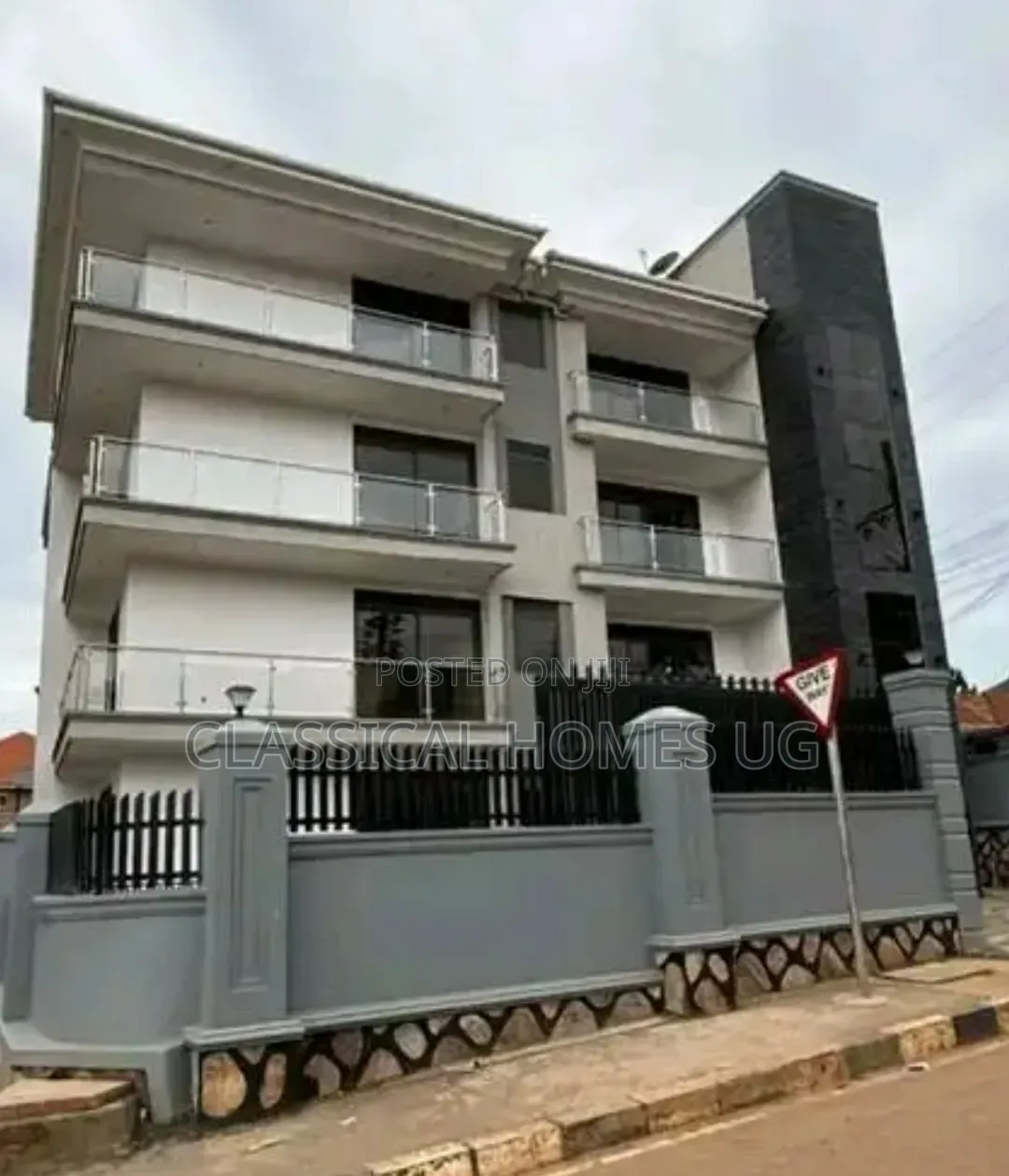 3bdrm Apartment in Lubowa Entebbe Road, Central Division for rent