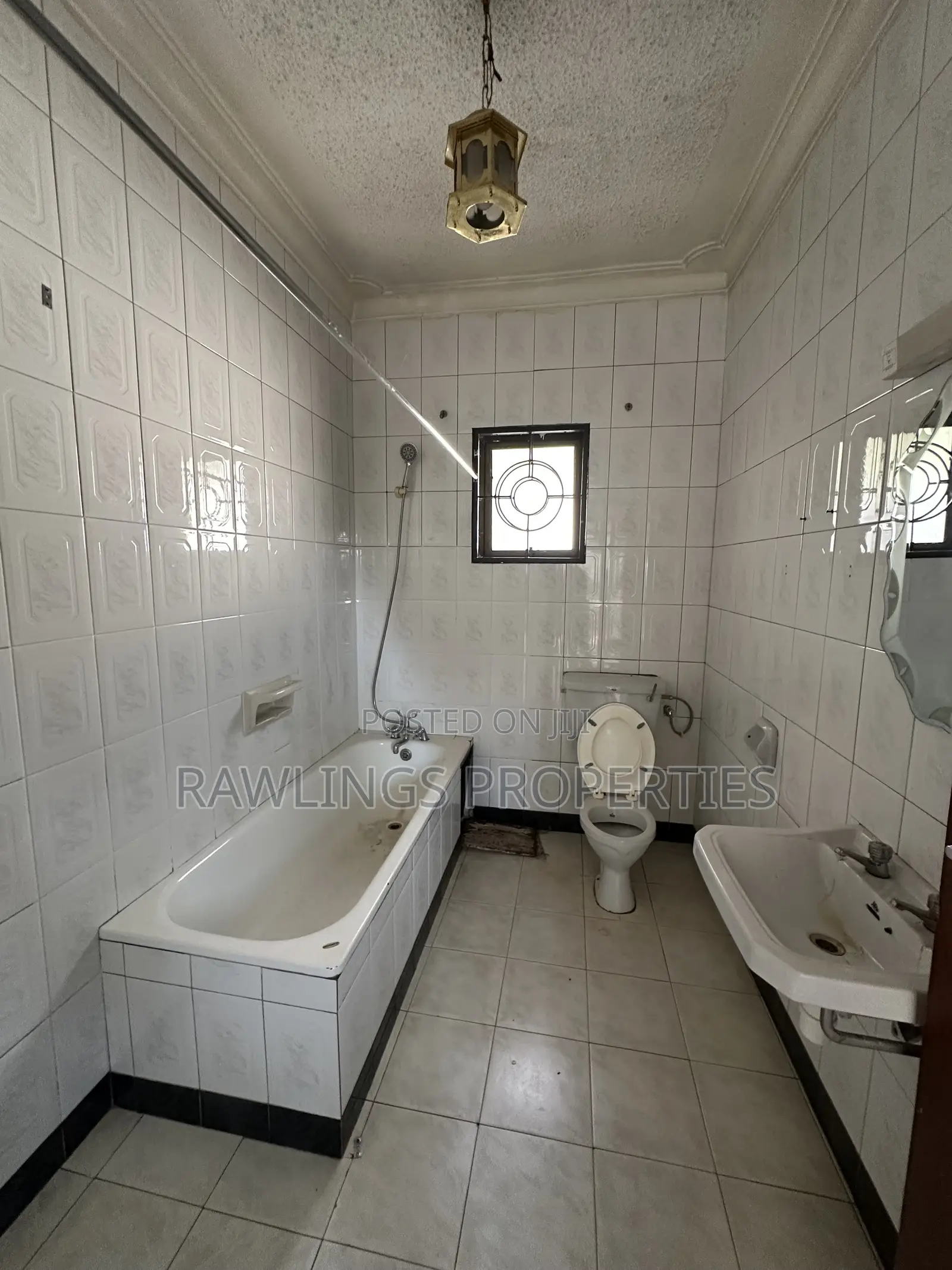 4bdrm Bungalow in Muyenga, Makindye for sale