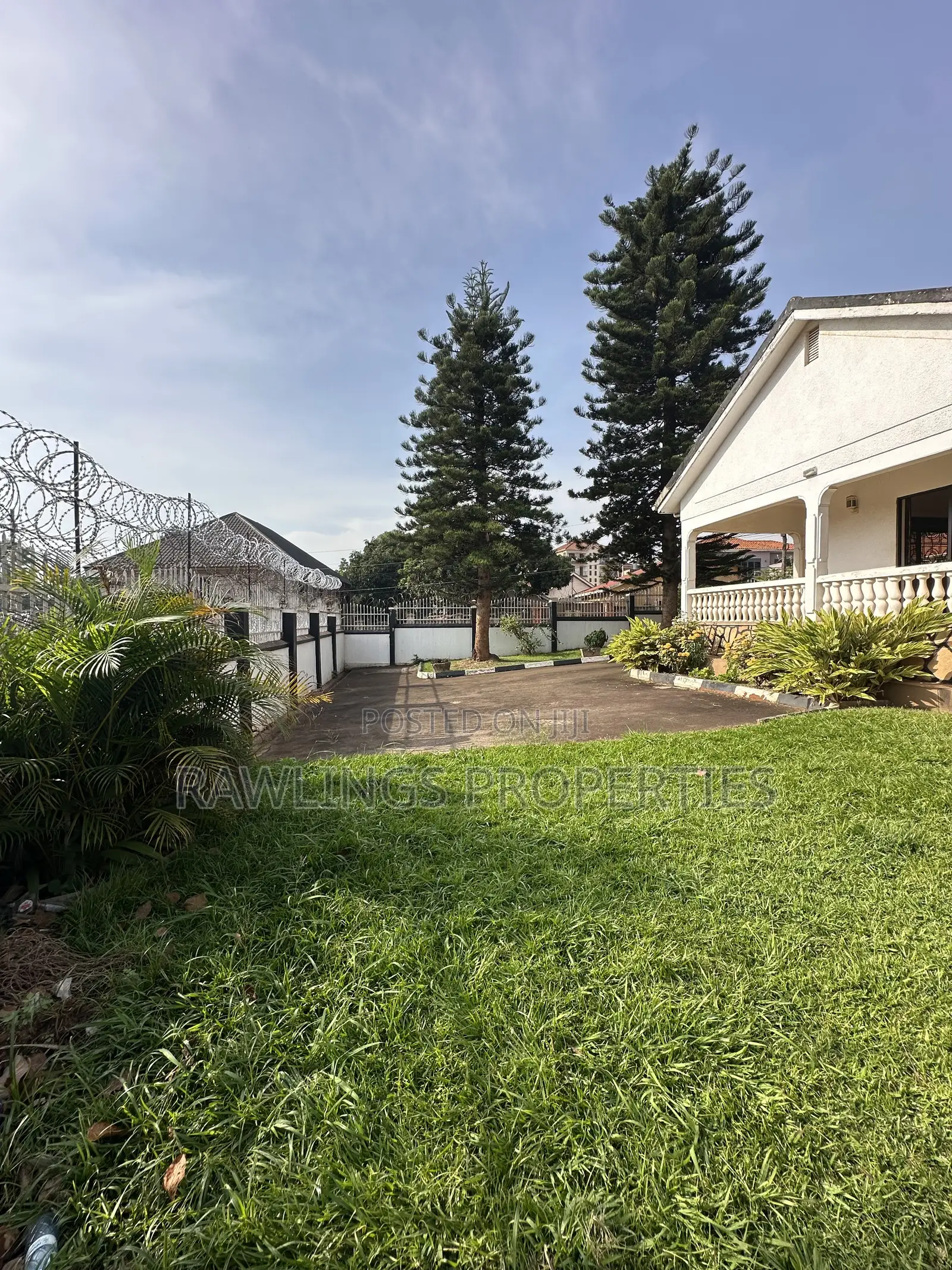 4bdrm Bungalow in Muyenga, Makindye for sale