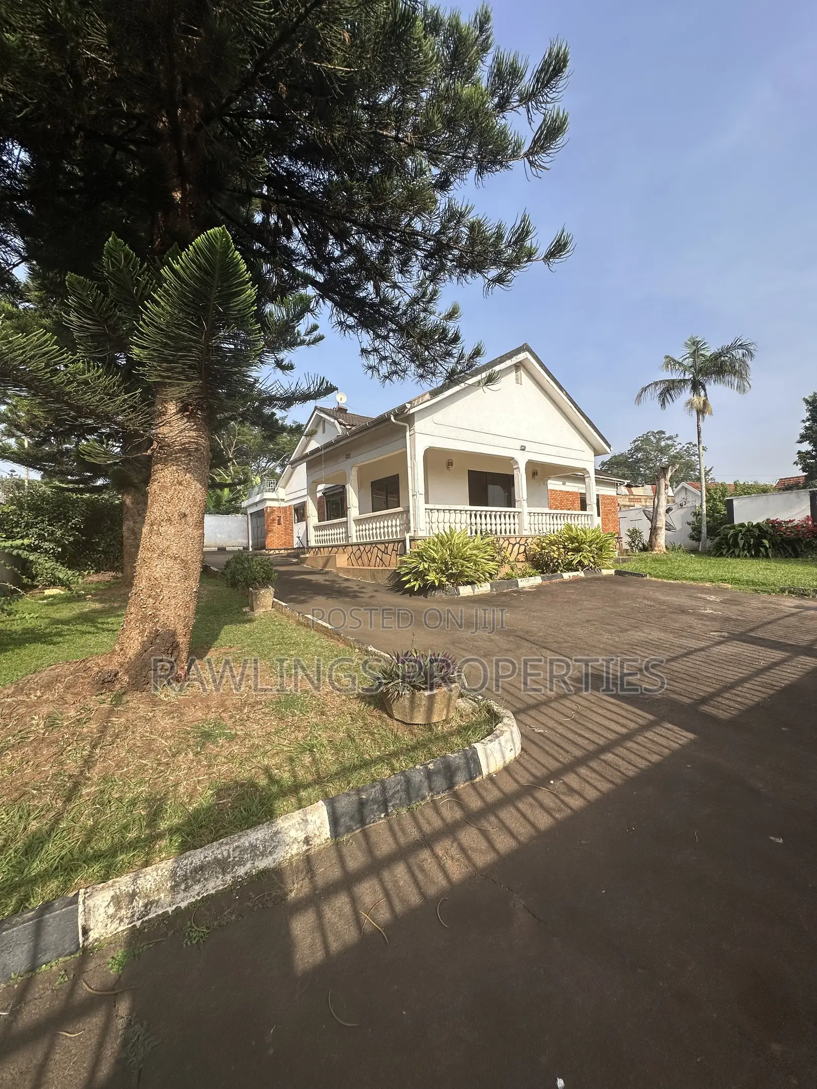 4bdrm Bungalow in Muyenga, Makindye for sale