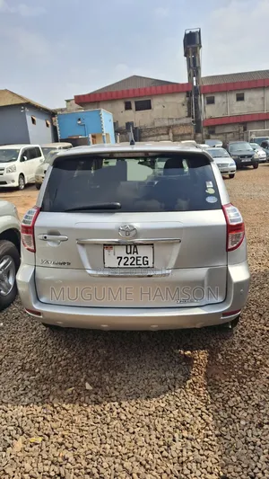 Toyota Vanguard 2011 Silver