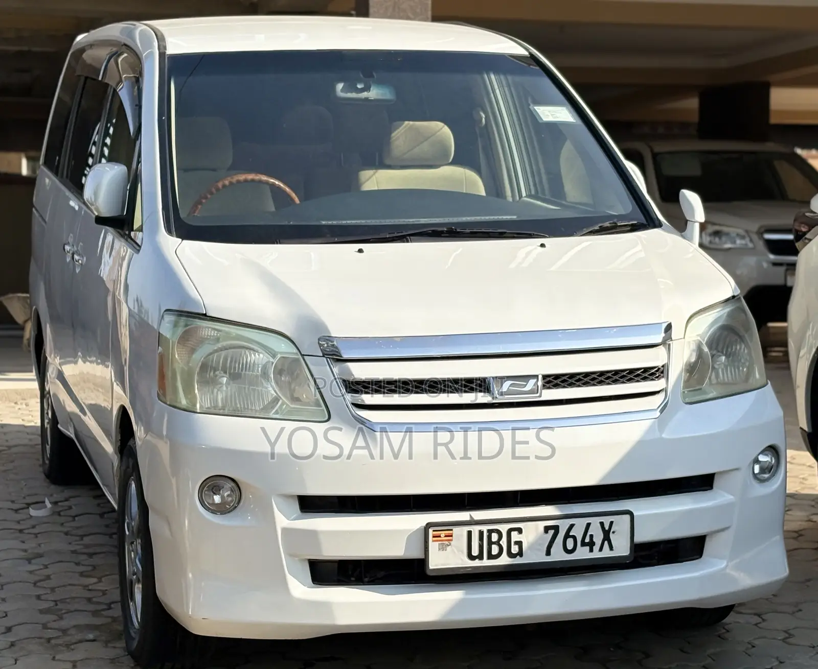 Toyota Noah 2.0 158hp FWD (7 Seater) 2007 White