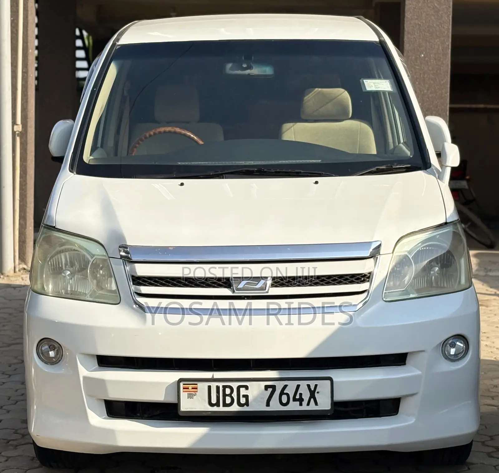 Toyota Noah 2.0 158hp FWD (7 Seater) 2007 White