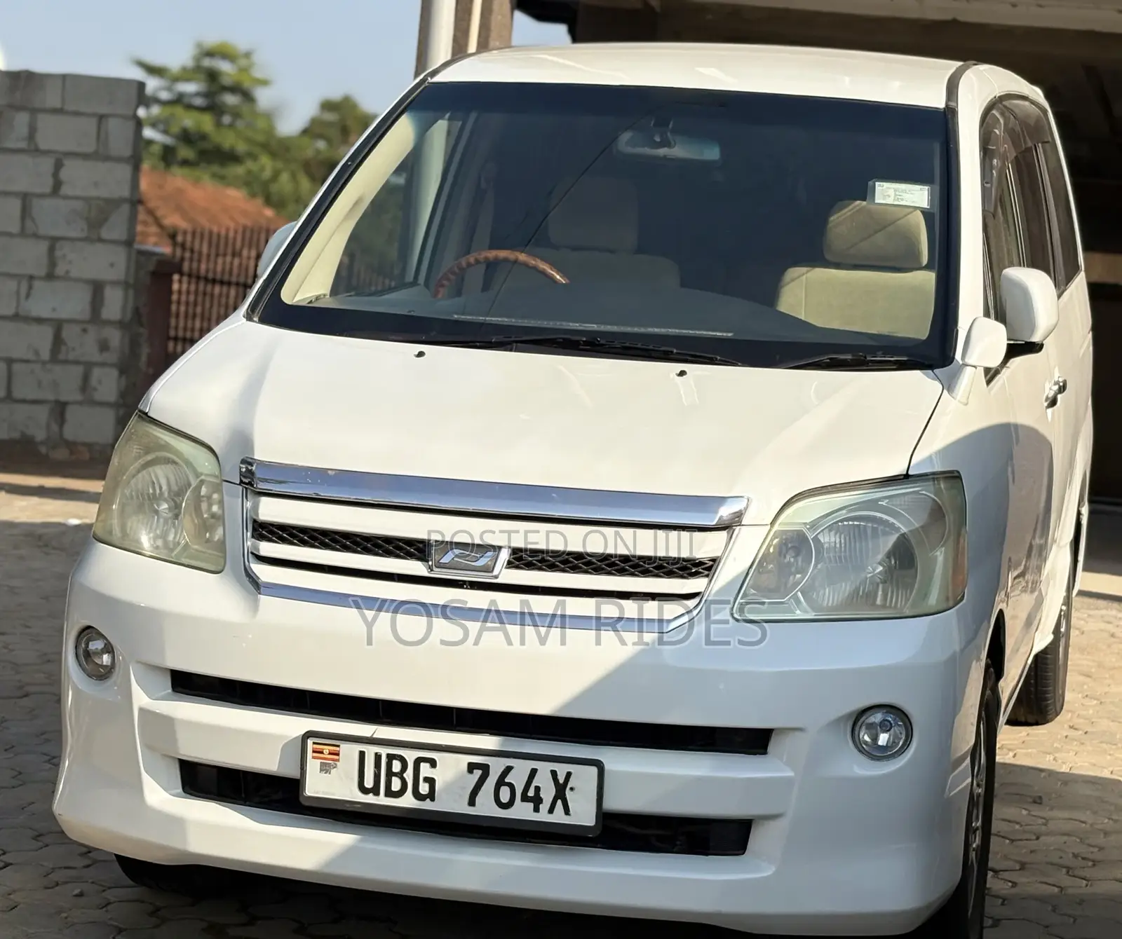 Toyota Noah 2.0 158hp FWD (7 Seater) 2007 White