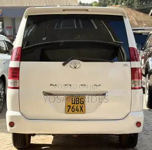 Toyota Noah 2.0 158hp FWD (7 Seater) 2007 White
