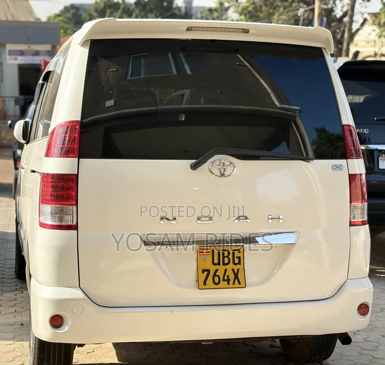 Toyota Noah 2.0 158hp FWD (7 Seater) 2007 White
