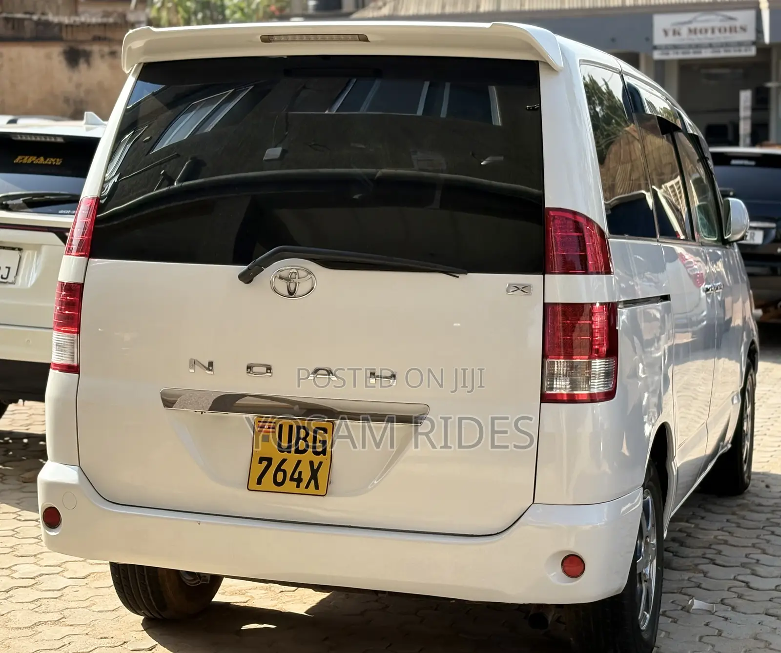 Toyota Noah 2.0 158hp FWD (7 Seater) 2007 White