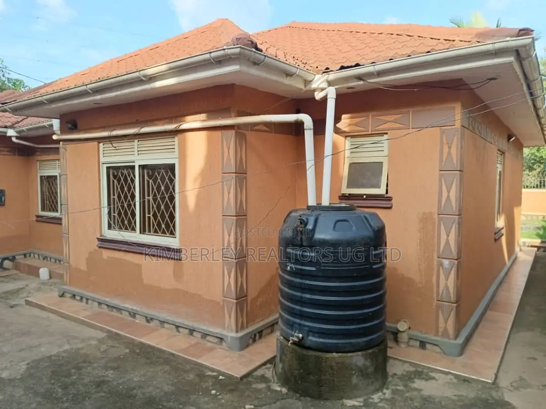 3bdrm Bungalow in Seeta-Namuganga for sale