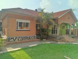 3bdrm Bungalow in Seeta-Namuganga for sale