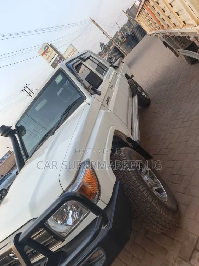 Toyota Land Cruiser 2019 White