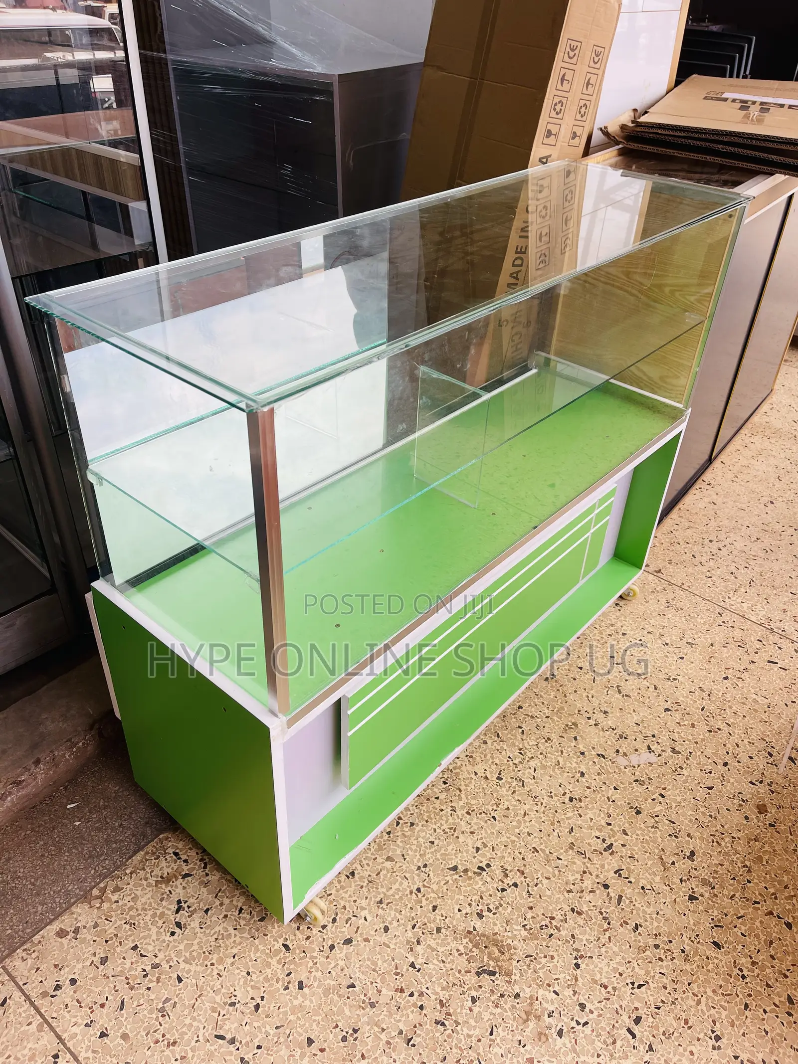 Brandnew Greens,Showcase Display Counter