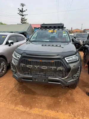 Toyota Hilux 2022 Gray