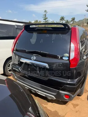 Nissan X-Trail 2.0 Petrol FWD 2013 Black