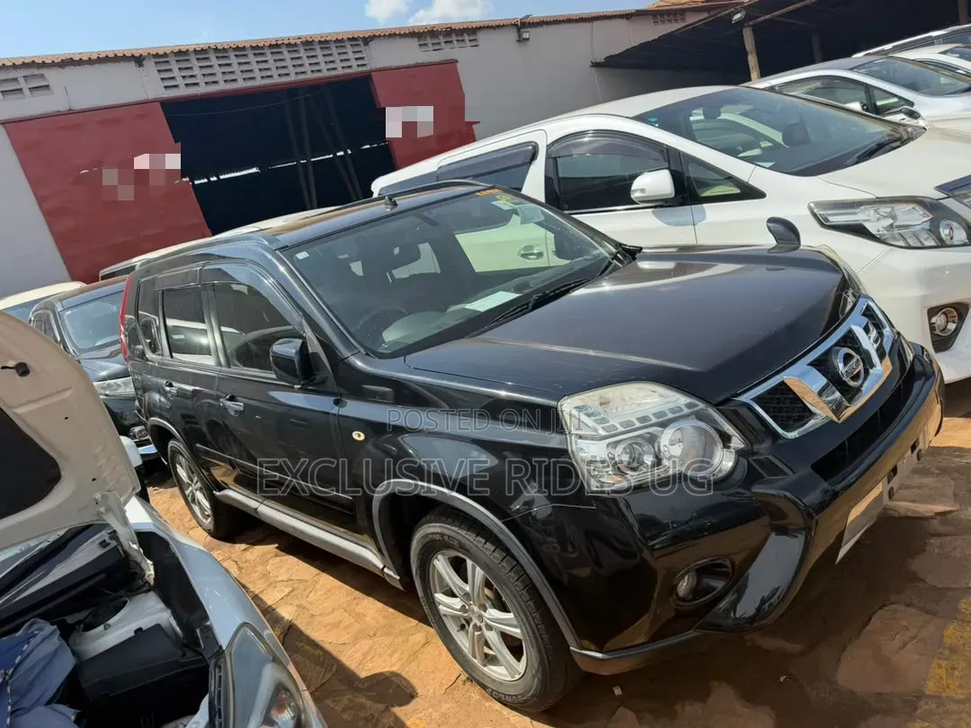 Nissan X-Trail 2.0 Petrol FWD 2013 Black