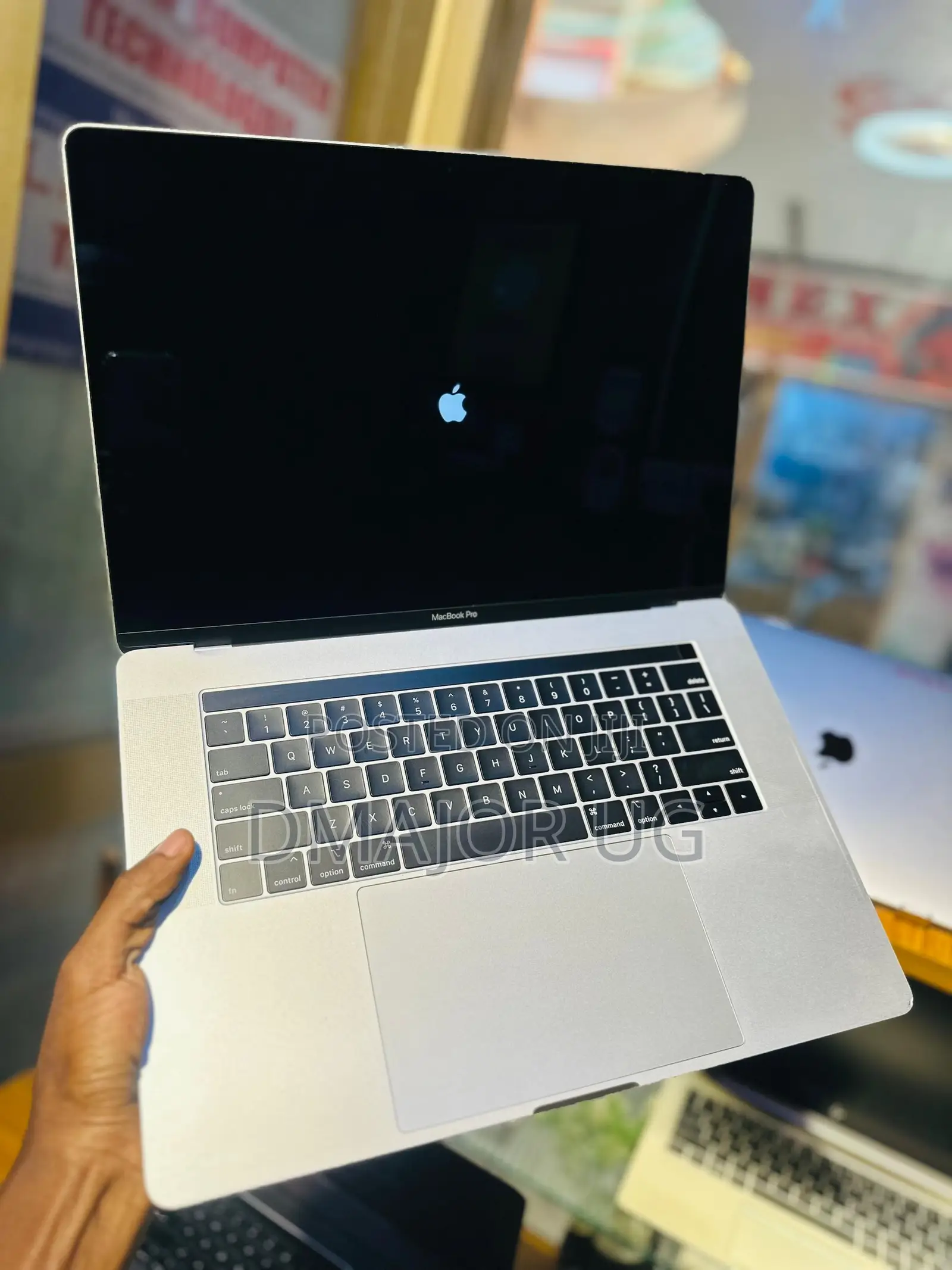 Laptop Apple MacBook Pro 2017 16GB Intel Core i7 SSD 256GB