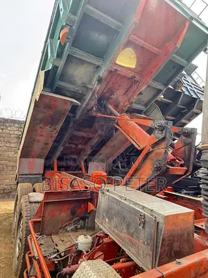 Isuzu Dumper