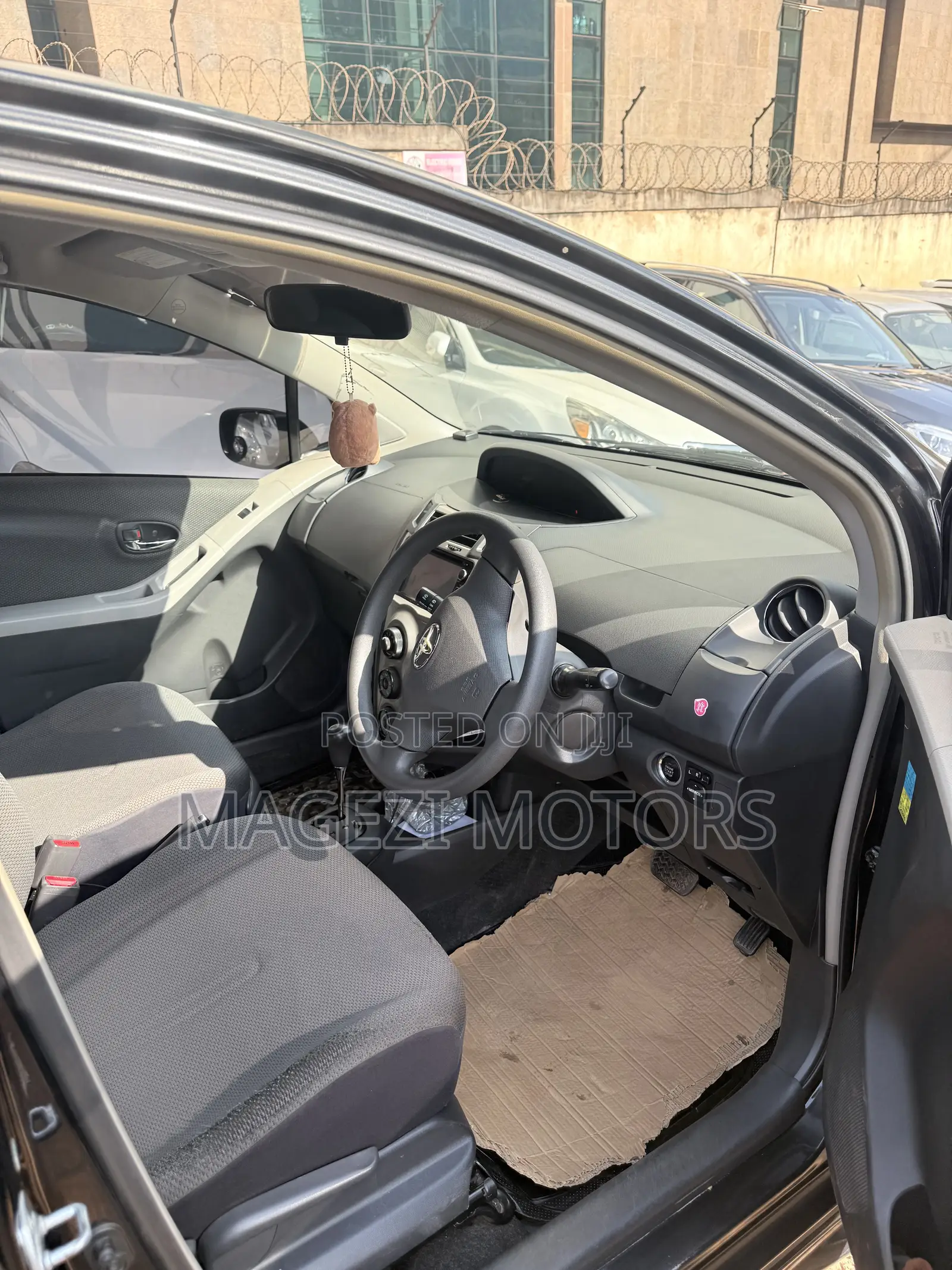 Toyota Vitz 2010 Black