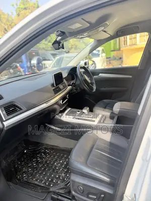 Audi Q5 2.0T Premium AWD quattro 2019 White