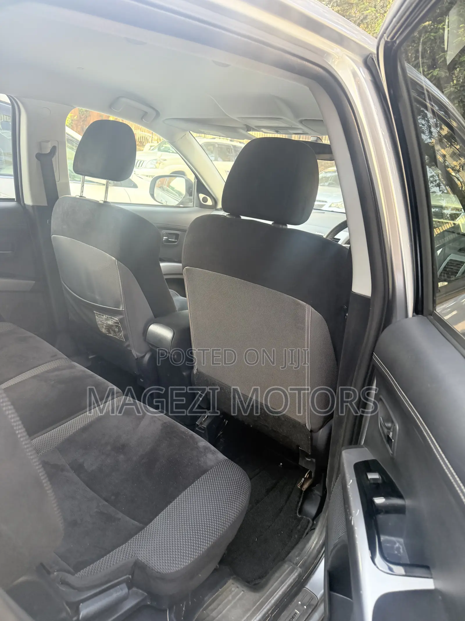 Mitsubishi Outlander 2010 Silver