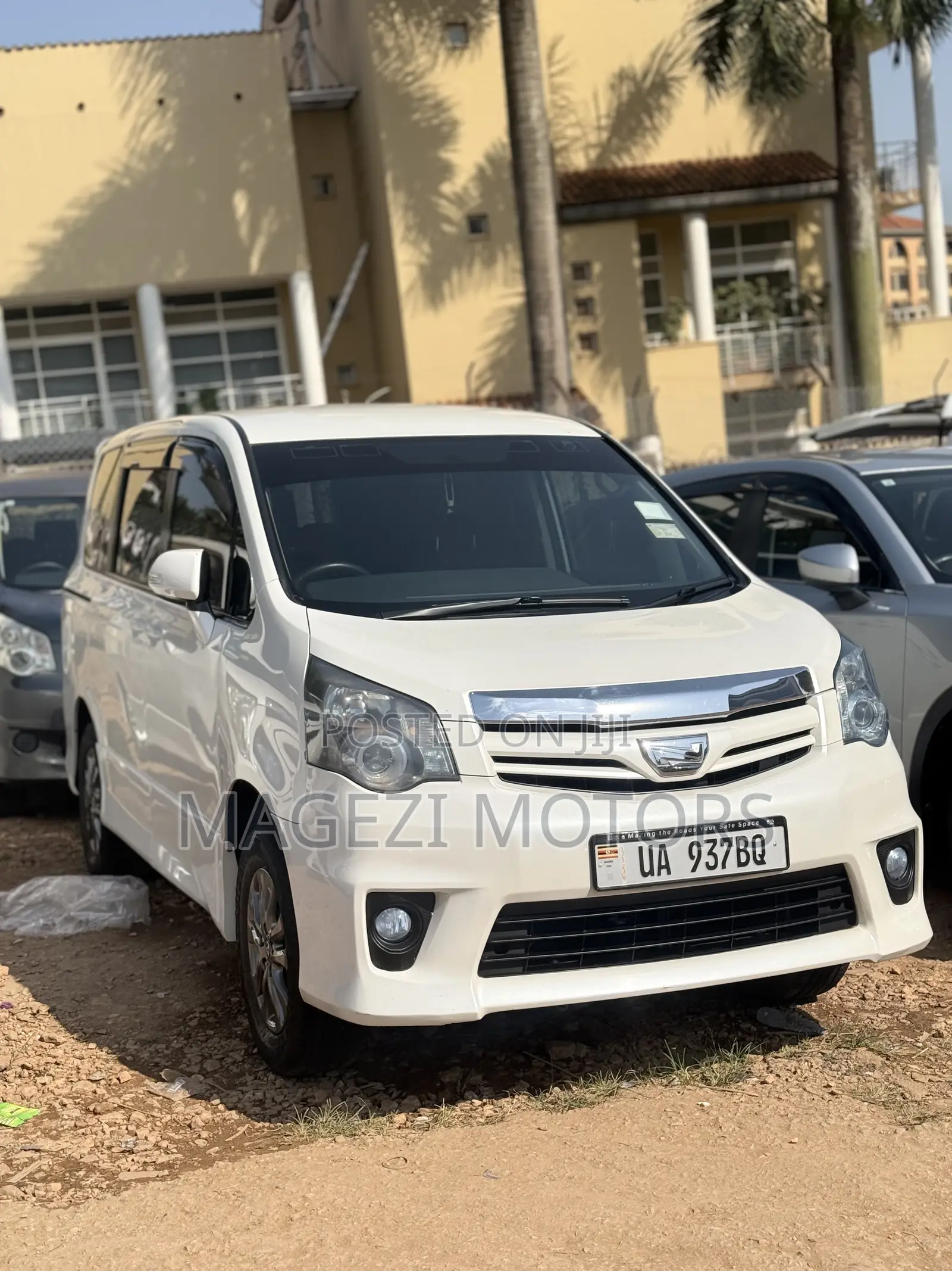 Toyota Noah 2013 White