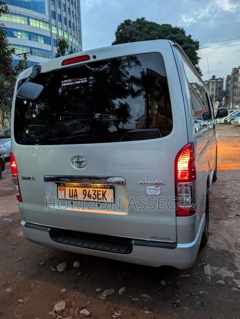 Toyota HiAce 2011 Silver