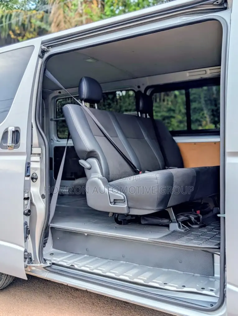 Toyota HiAce 2011 Silver