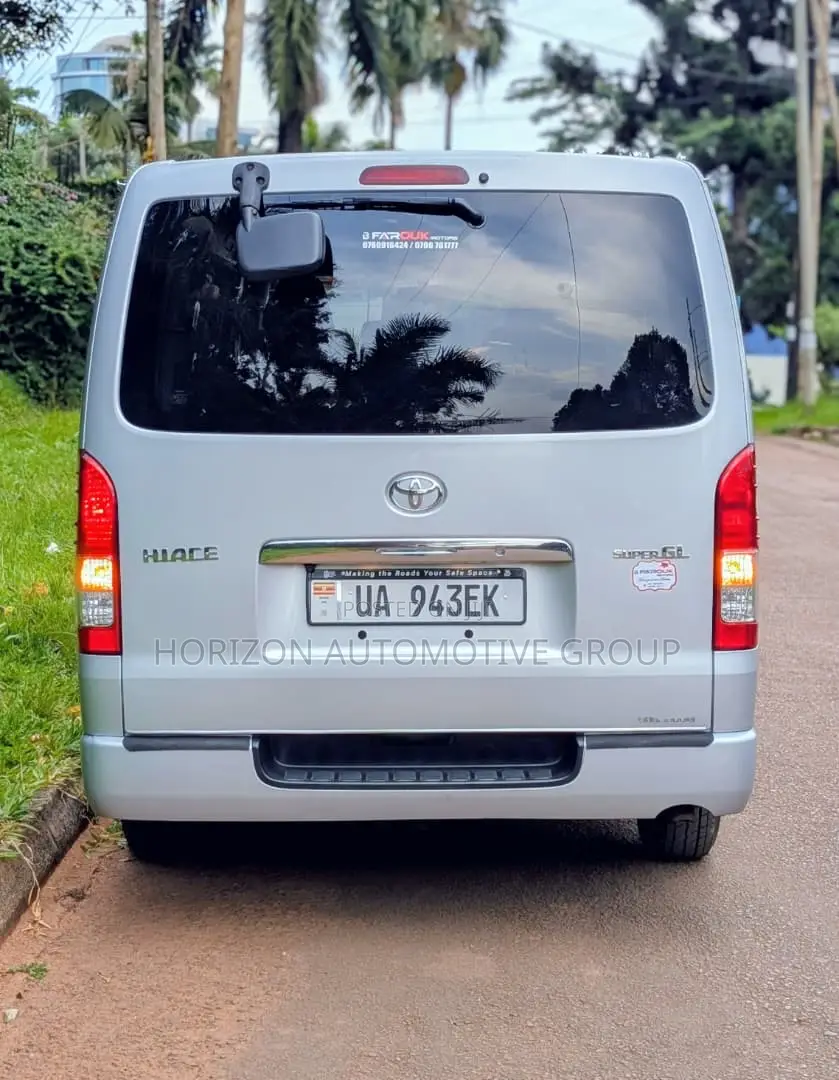 Toyota HiAce 2011 Silver