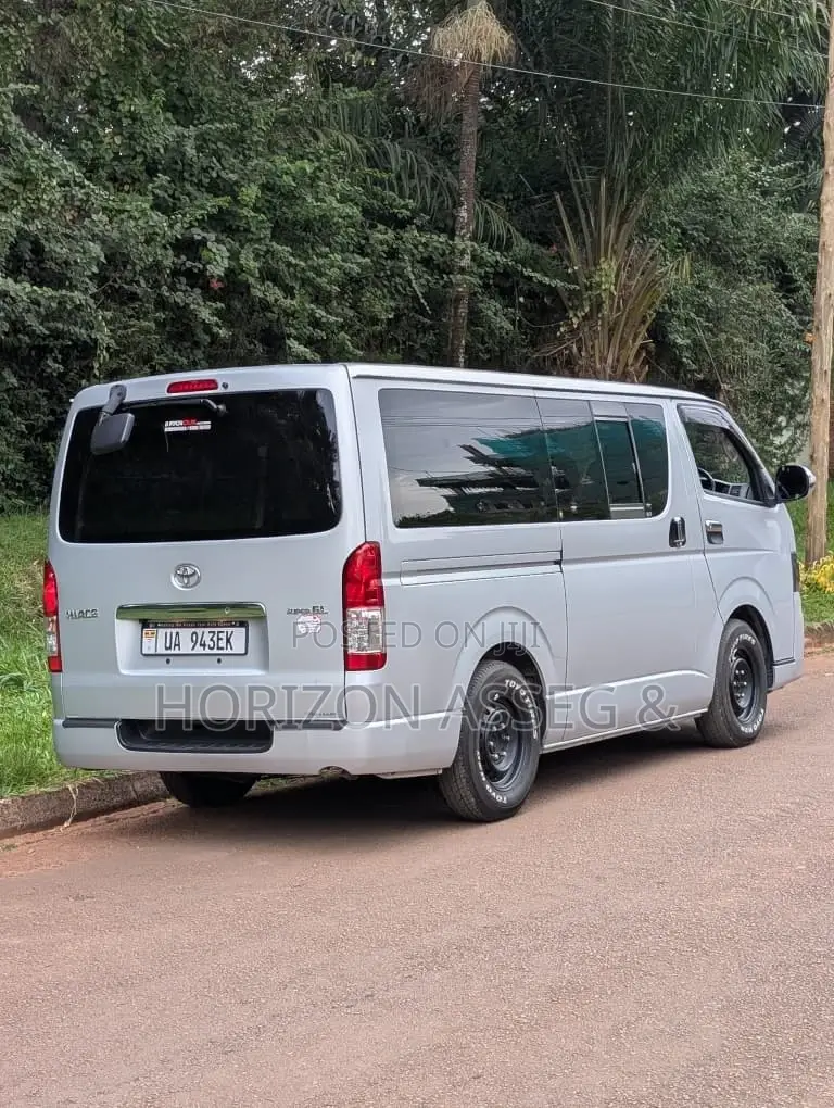 Toyota HiAce 2011 Silver