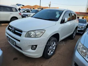 Toyota RAV4 2010 White