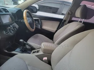 Toyota Vanguard 2011 Silver
