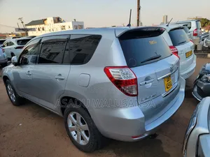 Toyota Vanguard 2011 Silver
