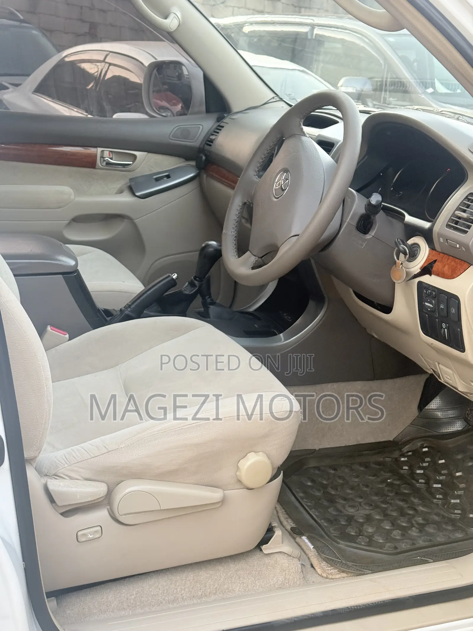 Toyota Land Cruiser Prado 2010 White